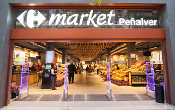 Fachada de Carrefour Market con aparcamiento gratis en Parking Martínez Goya, centro gourmet en C. del Conde de Peñalver - Barrio de Goya - Madrid